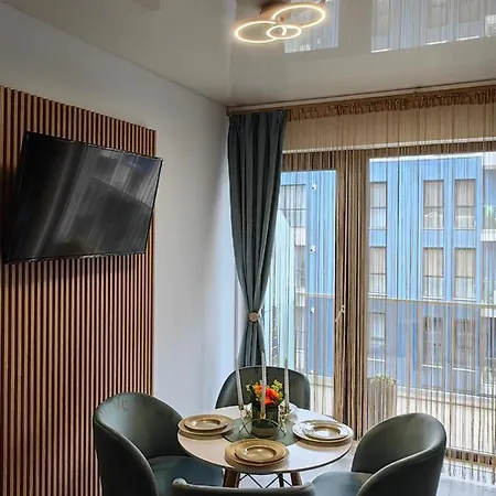 アパート Ella By Complex Almar Luxury ナボダリ